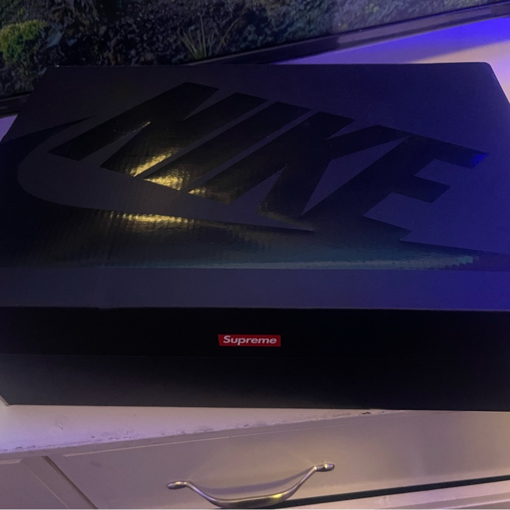Brand New Supreme Nike AF1’s
